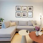 Skypark Luxe With Balcony Апартаменты *