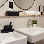 Skypark Luxe With Balcony Апартаменты Братислава