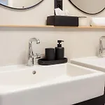 Skypark Luxe With Balcony * Pressburg