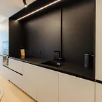 Skypark Luxe With Balcony Апартаменты Братислава