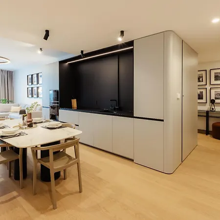 Skypark Luxe With Balcony דירה ברטיסלאבה