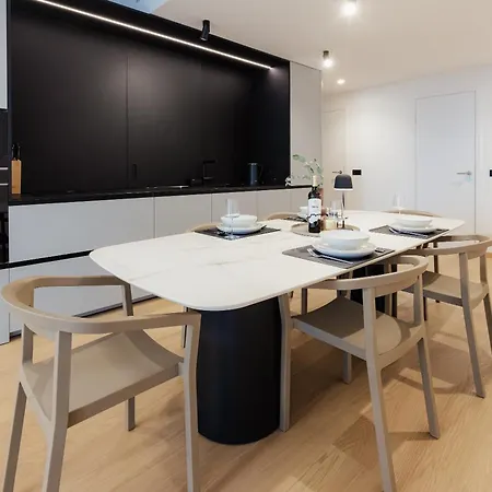 Skypark Luxe With Balcony * ブラチスラヴァ