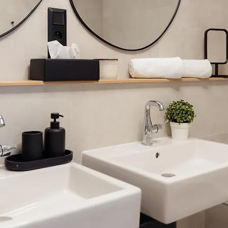 Skypark Luxe With Balcony アパート ブラチスラヴァ